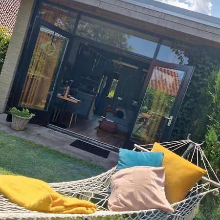Bed and Breakfast Tiny House In De Boomgaard Stad aan 't Haringvliet Exterior foto