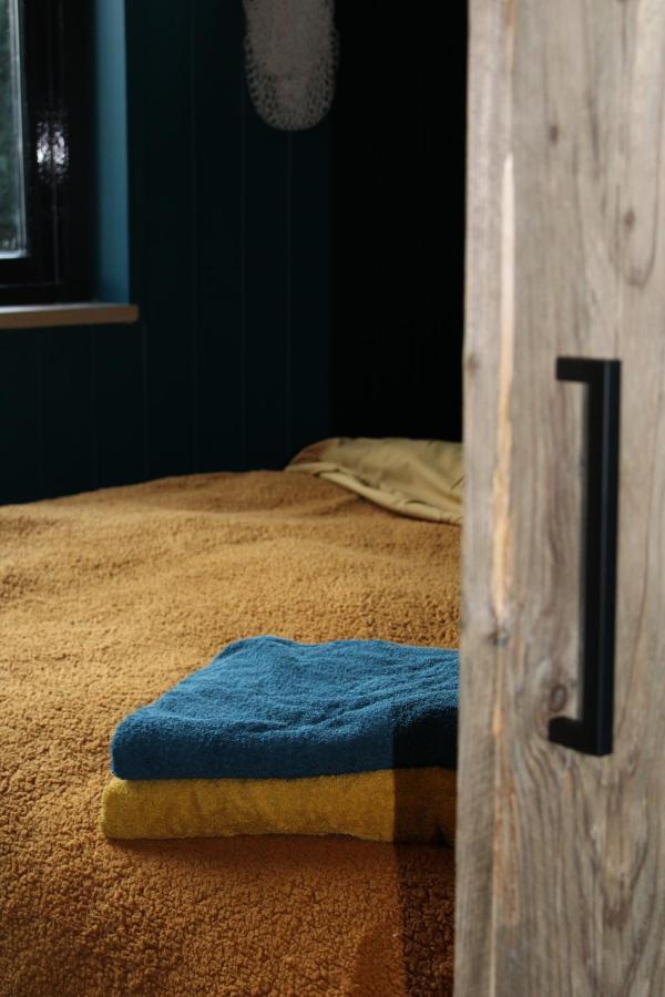 Bed and Breakfast Tiny House In De Boomgaard Stad aan 't Haringvliet Exterior foto